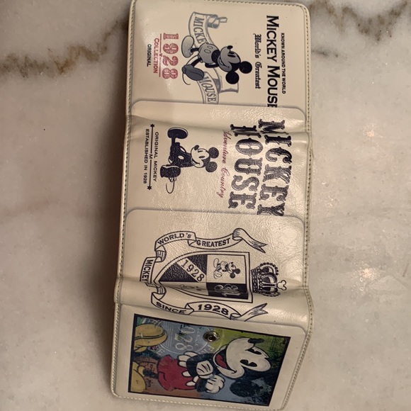 Disney Mickey Mouse wallet - Picture 6 of 10